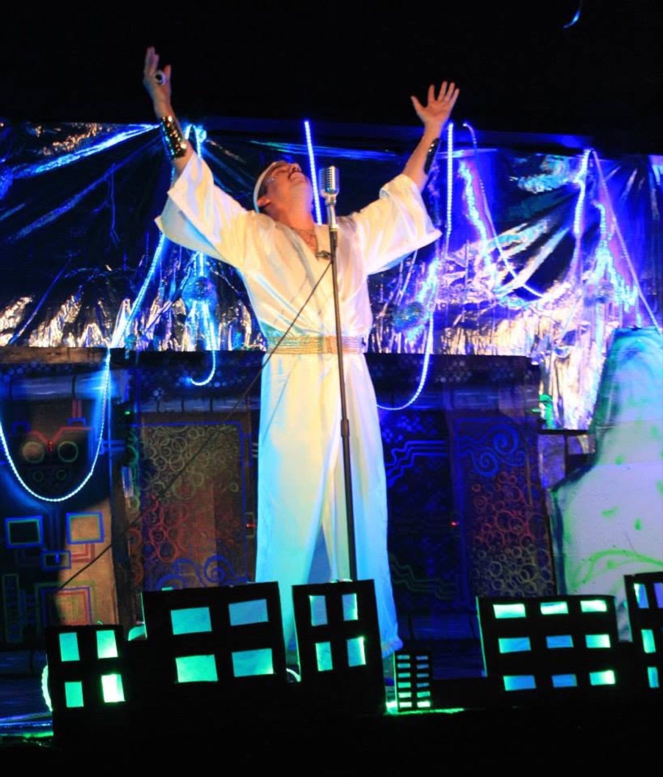 Android Dre onstage in the 2015 Robot Apocalypse