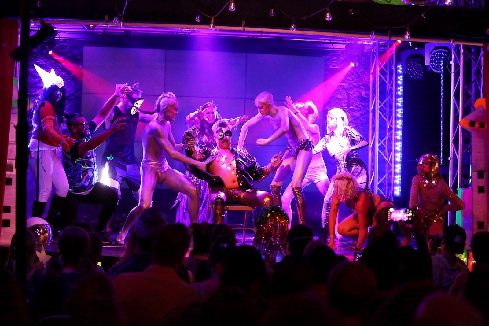 Full 2022 Robot Apocalypse cast gathered for the finale at Yucca North